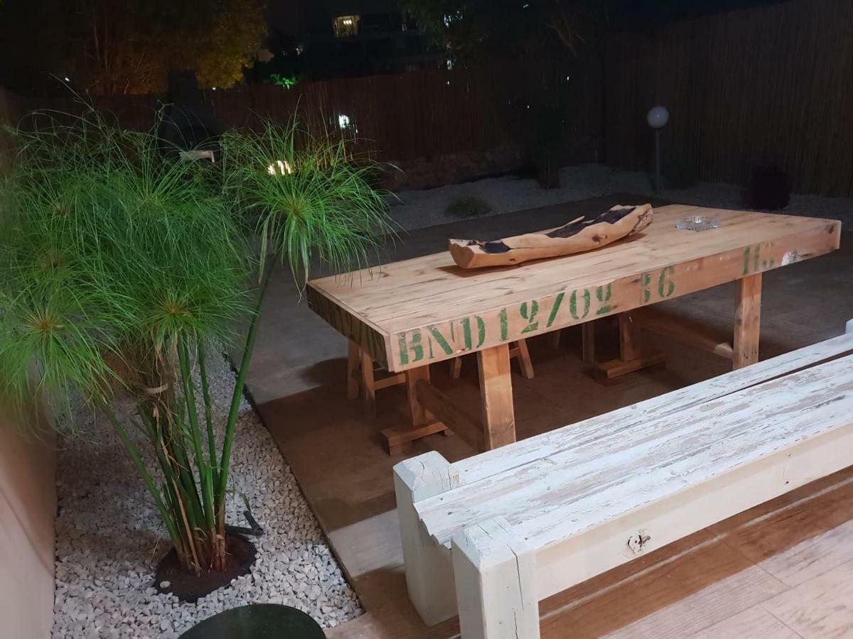 The Beach Garden Apt. Кесарія Екстер'єр фото